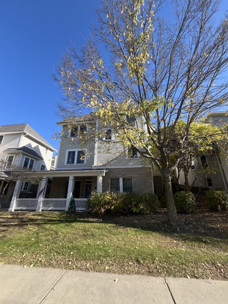Picture of Dixon house on Carleton College campus.