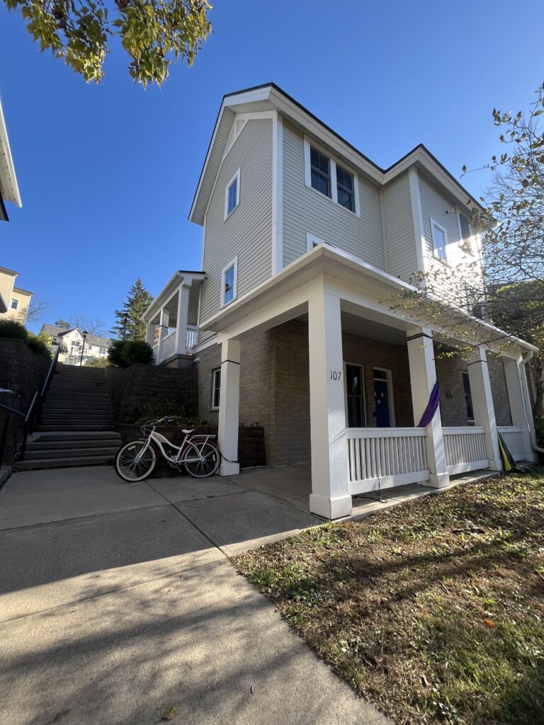Picture of Dixon house on Carleton College campus.