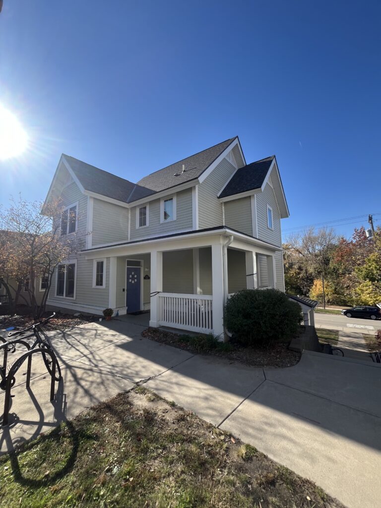 Picture of Dixon house on Carleton College campus.